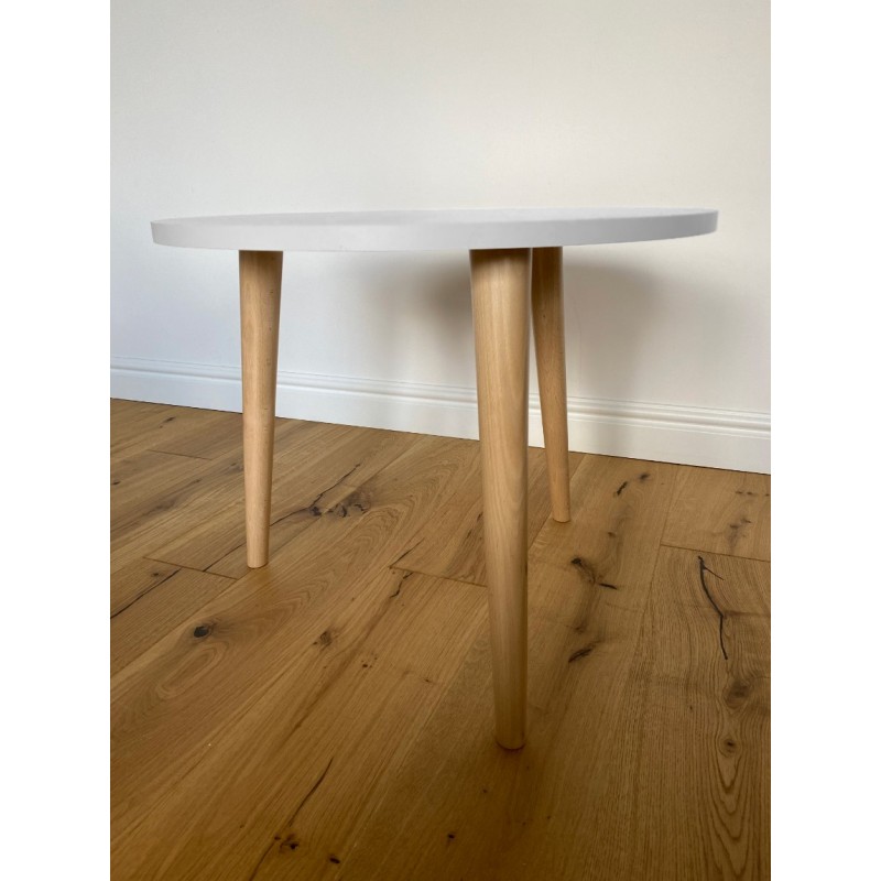 Couchtisch auf Holzbeinen 5/9