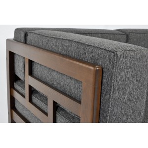 Graphitfarbenes Gartensofa EDEN 2 auf einem Holzgestell. 3/9