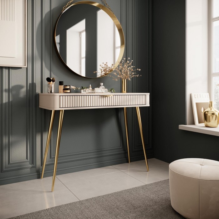 Beige LANTE Schminktisch mit geriffelter Schublade auf hohen goldenen Beinen