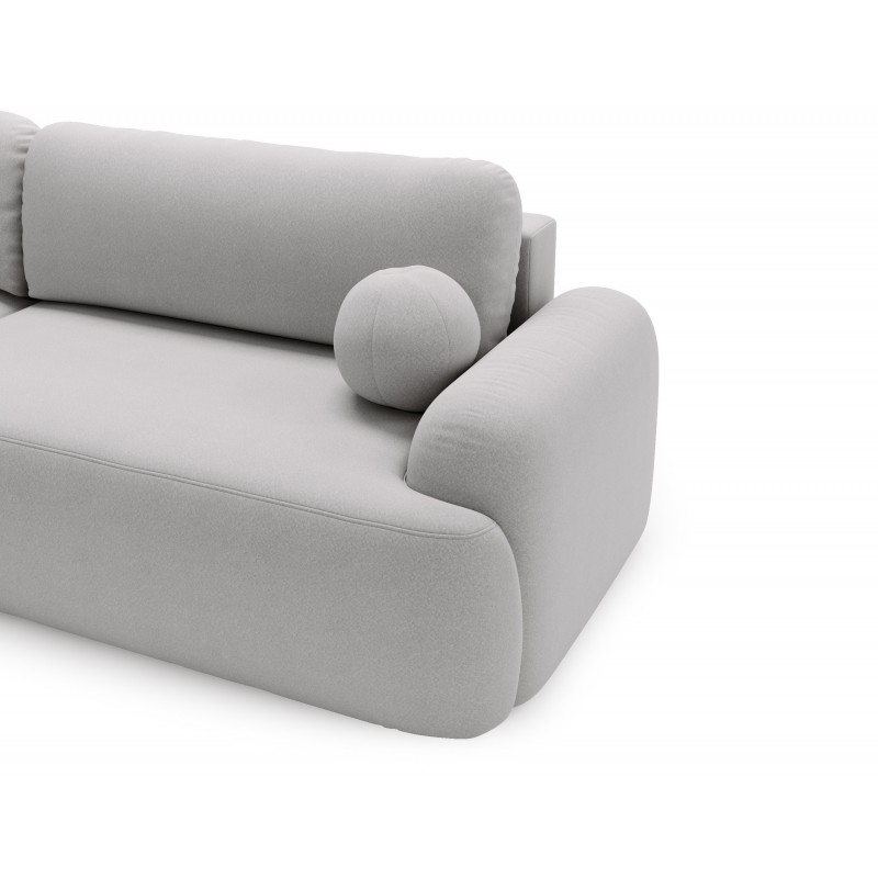 Elegantes hellgraues Ecksofa CLOUDY aus Lammfellstoff mit abgerundeten Seiten und dekorativen kugelförmigen Kissen 5/9