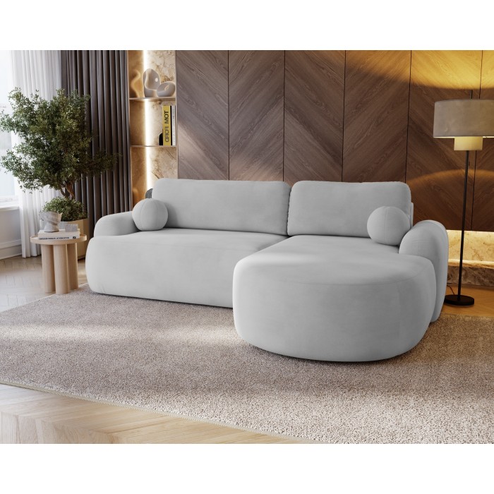 Elegantes hellgraues Ecksofa CLOUDY aus Veloursstoff mit abgerundeten Seiten und dekorativen kugelförmigen Polstern