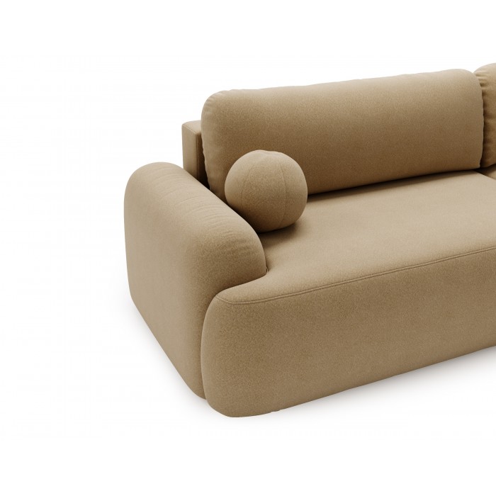 Elegantes, beigefarbenes Ecksofa CLOUDY aus Lammfell mit abgerundeten Seiten und dekorativen, kugelförmigen Polstern