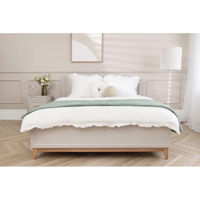 Bett WINDSOR in einem geschmackvollen Kaschmir-Ton, ideal für klassische Schlafzimmer