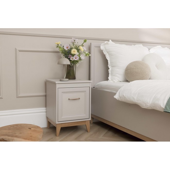 Bett WINDSOR in einem geschmackvollen Kaschmir-Ton, ideal für klassische Schlafzimmer